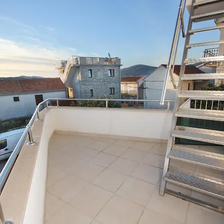 With A Parking Space Okrug Gornji, Ciovo - 9444 Apartamento