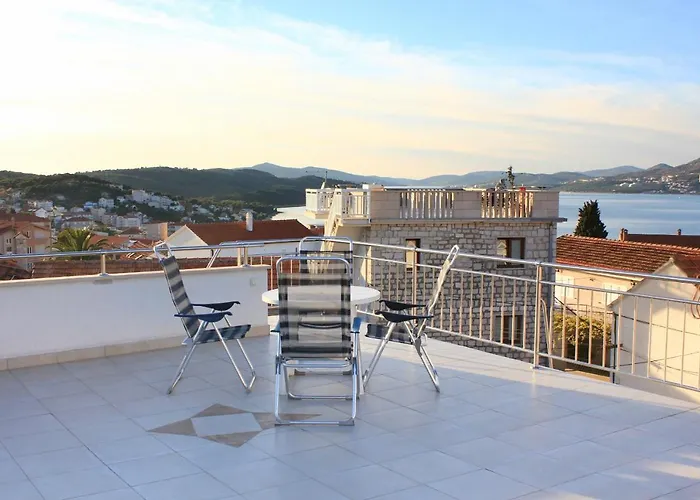 Apartments With A Parking Space Okrug Gornji, Ciovo - 9444